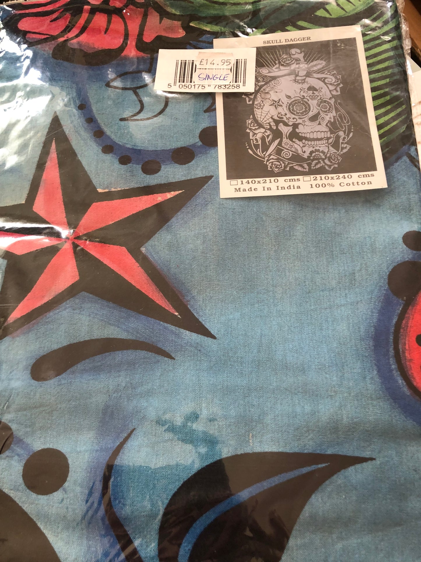 Skull/Dagger Wall Hanging/Single Bedspread.