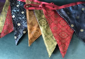 Bunting (String of ten trianglular silk bunting)