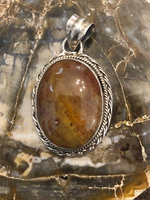 Agate and Silver Pendant.